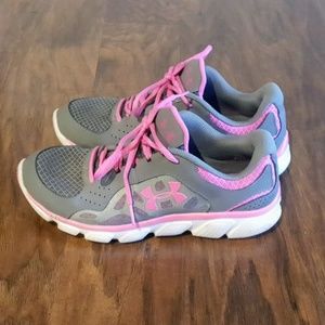 Women's Under Armour tennis shoes